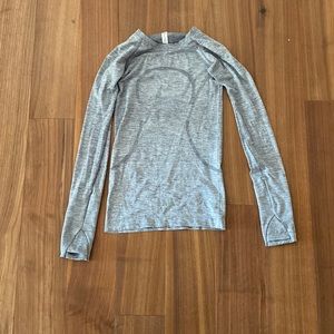 Lululemon fitted long sleeve top